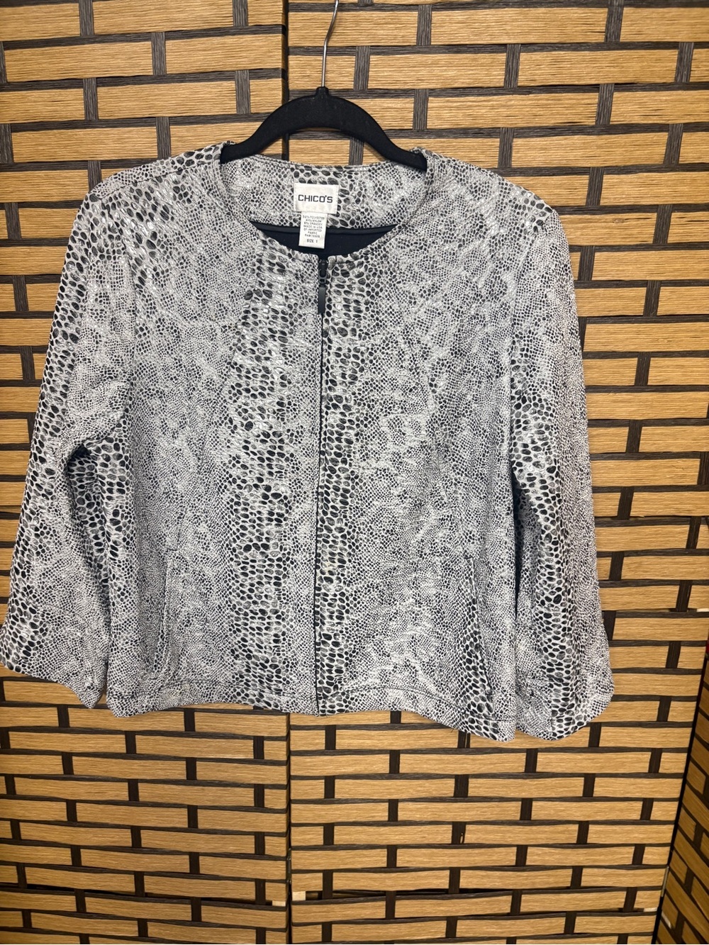 Chicos white and black zip up jacket size 1 (medium)